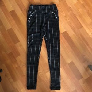Patterned leggings with zipper detail